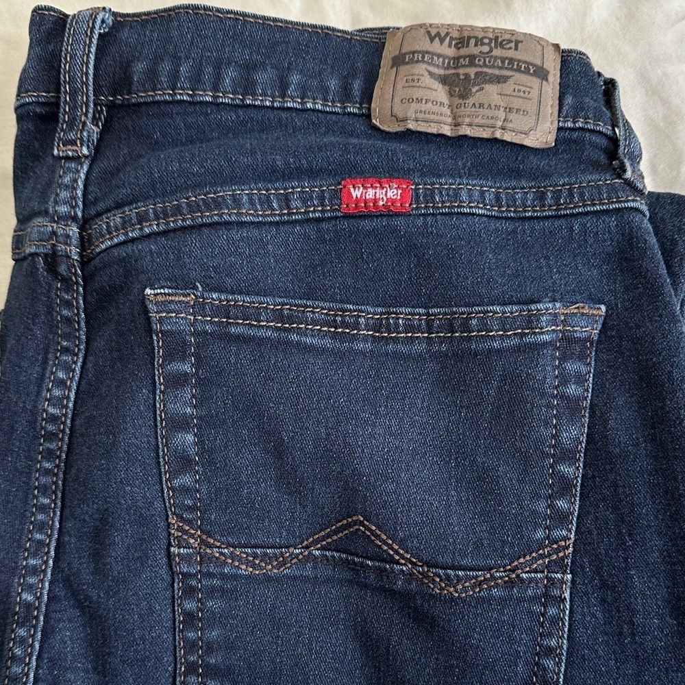 Wrangler Men's slim Straight Leg Jeans in Deep Blue size 33/30 - Picture 15 of 15